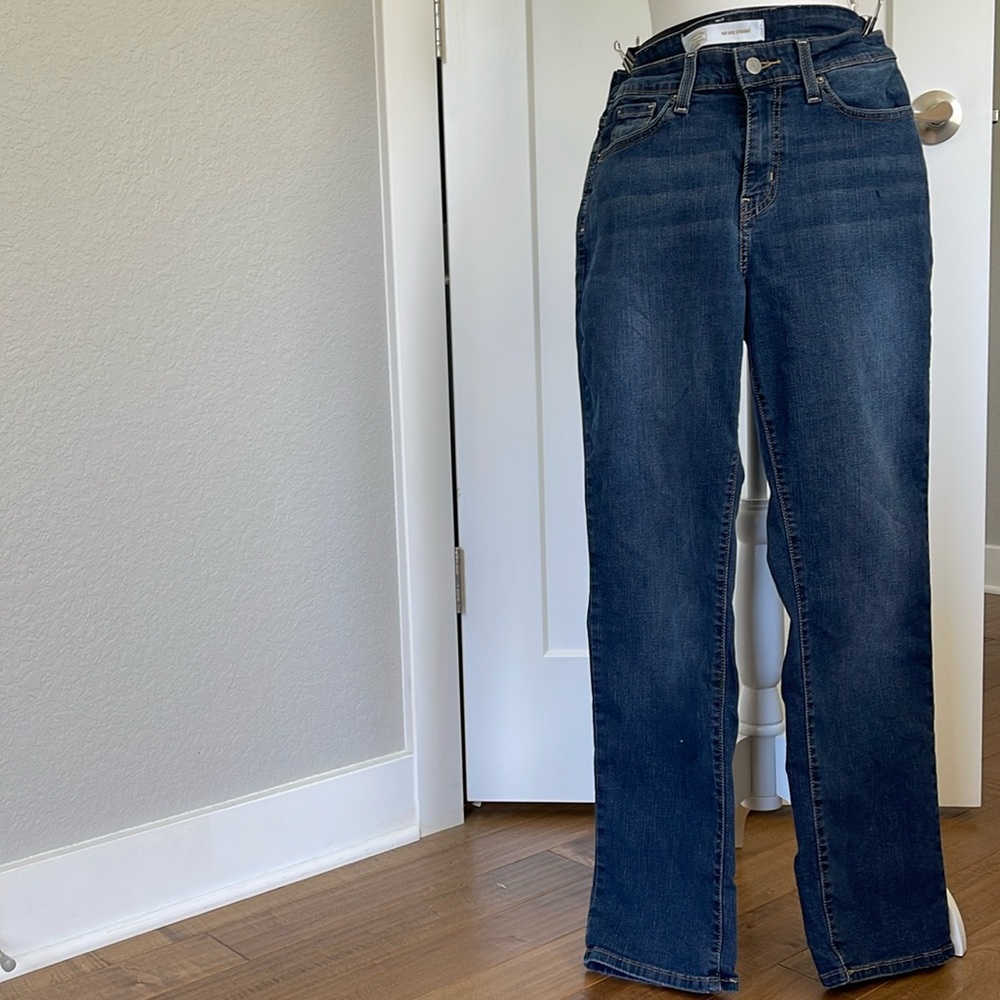 Levi’s Signature Mid Rise Straight Jeans - Short length